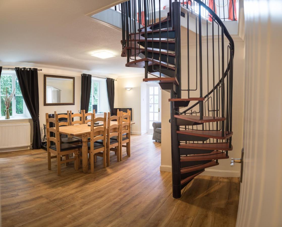 באלוך Auchendennan Farm Self Catering Cottages מראה חיצוני תמונה