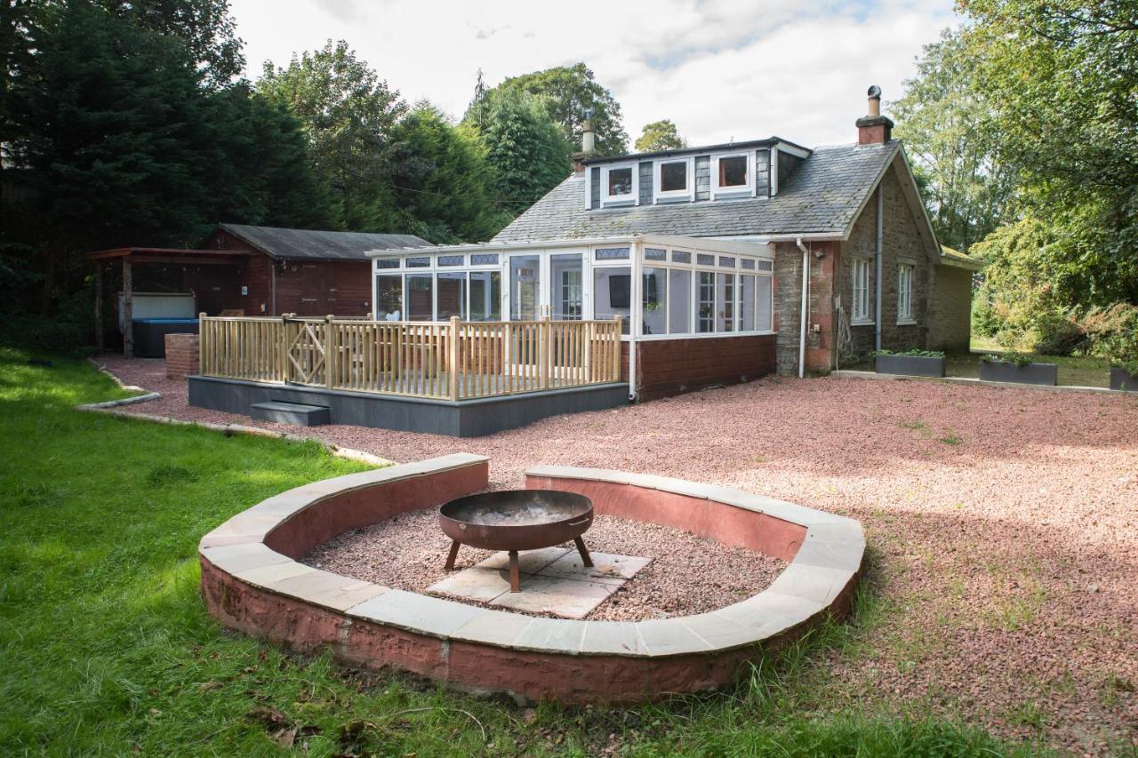 באלוך Auchendennan Farm Self Catering Cottages מראה חיצוני תמונה