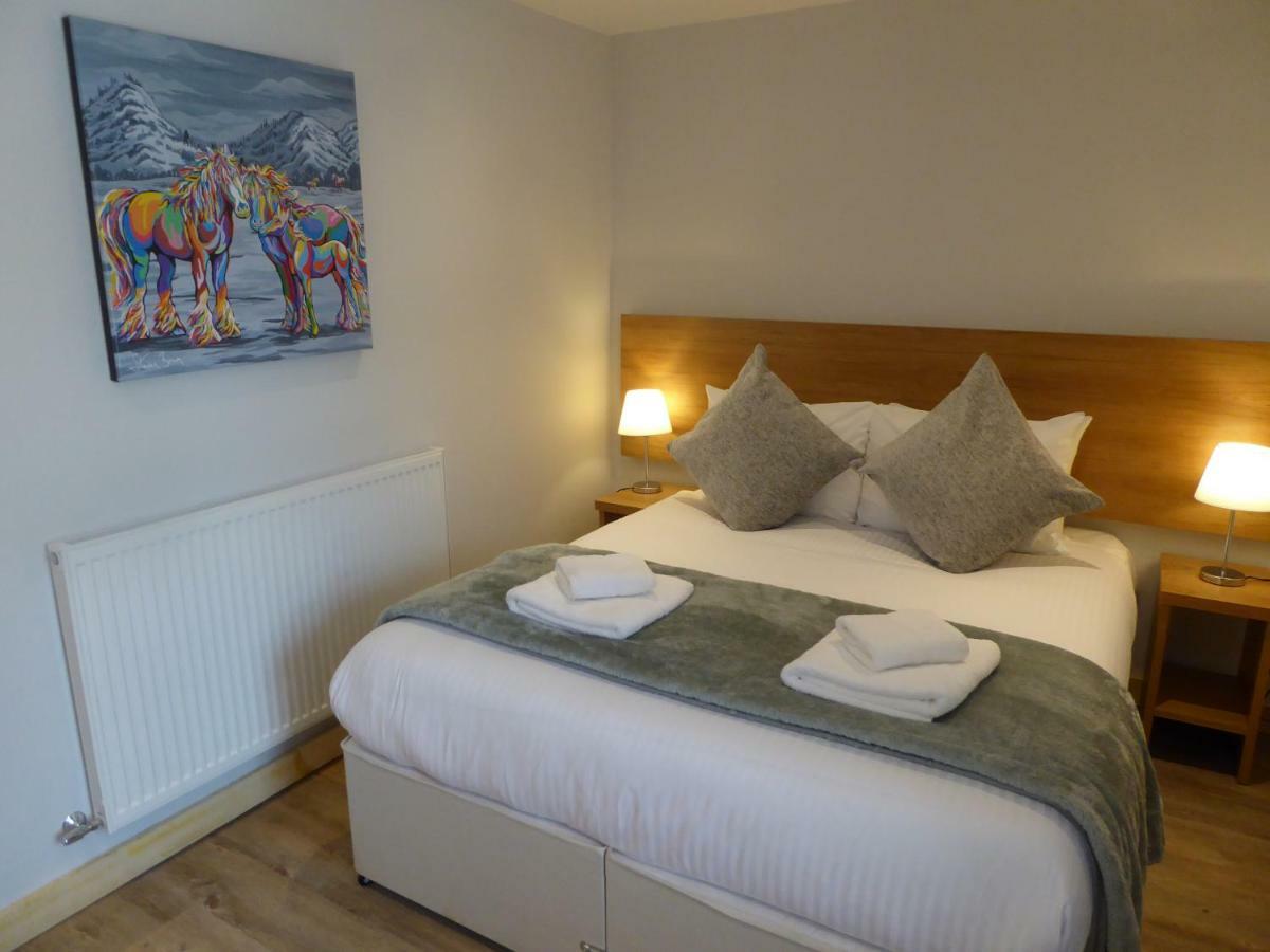 באלוך Auchendennan Farm Self Catering Cottages מראה חיצוני תמונה