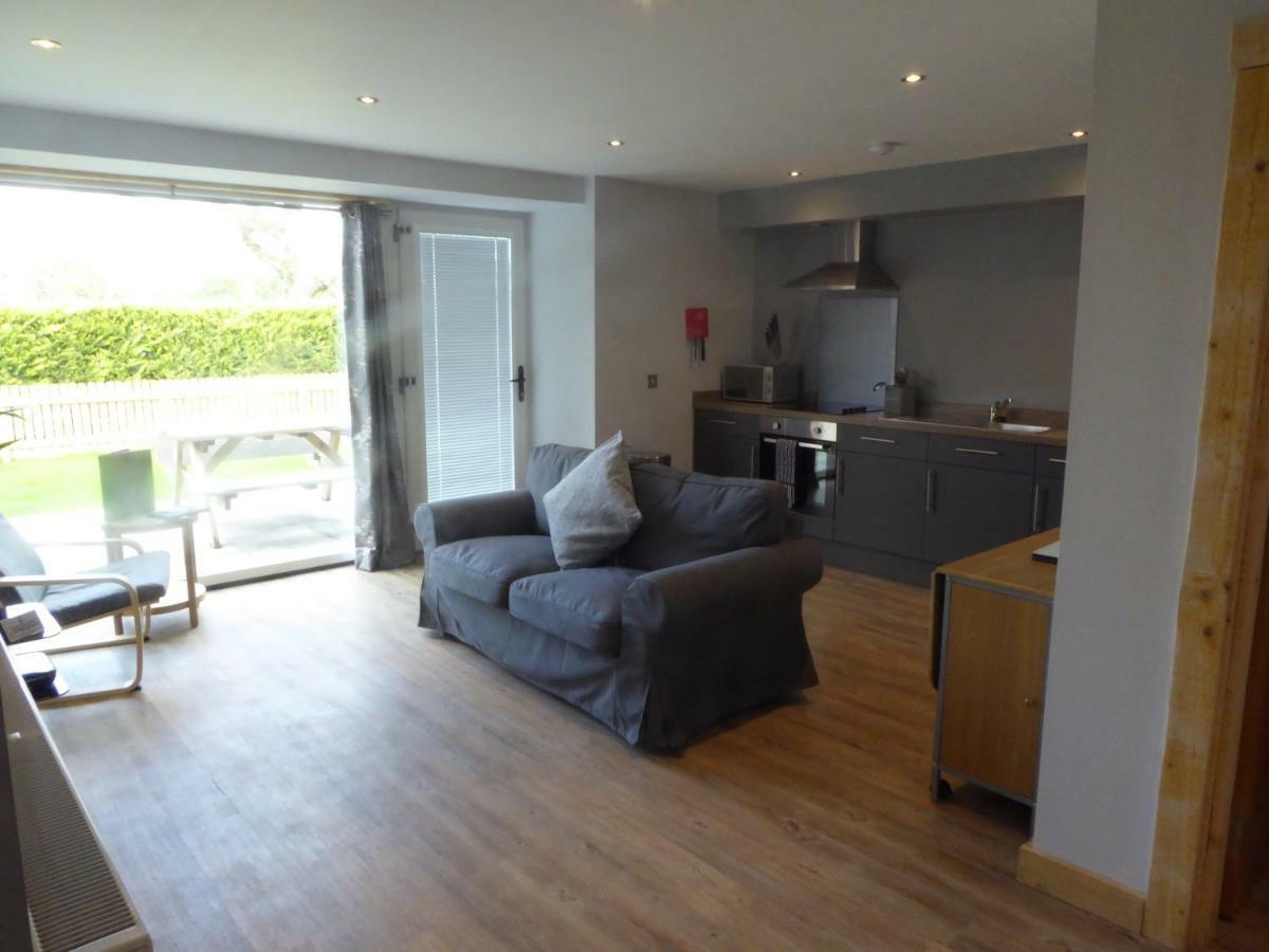 באלוך Auchendennan Farm Self Catering Cottages מראה חיצוני תמונה